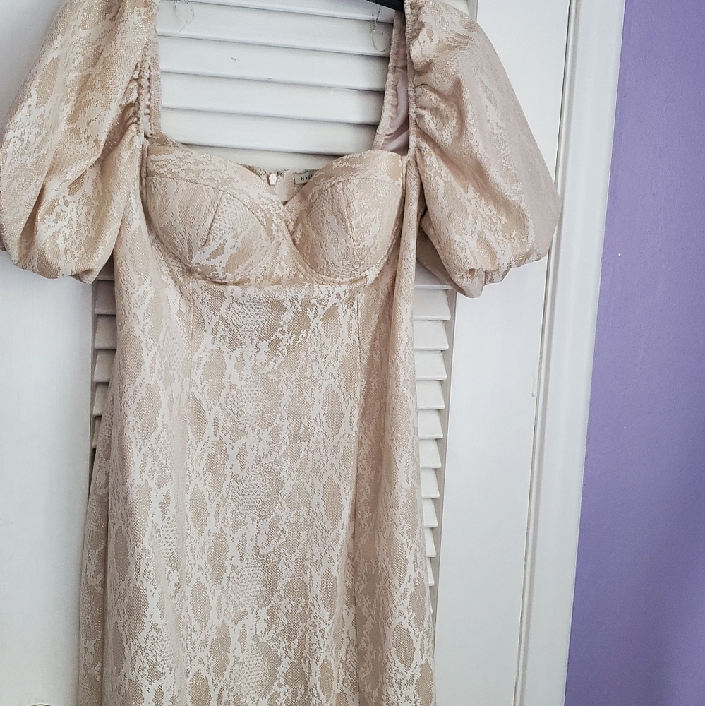 Beautiful Dress - Picture 2 of 4